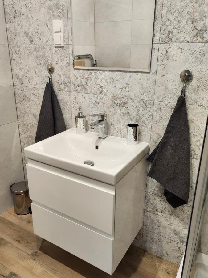 Dwa Jelonki, Ul Sciegiennego, Centrum, Garaz, Ogrodek Kielce Buitenkant foto